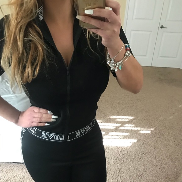 🖤1 SET LEFT💙BNWT 2PC JACKET/ TOP AND BOTTOM LOVE - Picture 5 of 6